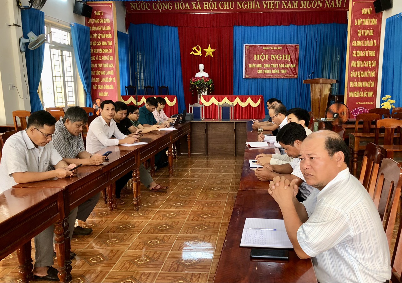 Hội nghị trực tuyến tại Nhà văn hóa xã Trà Hiệp về triển khai quán triệt các văn bản của Trung ương, của Tỉnh uỷ do Huyện ủy tổ chức